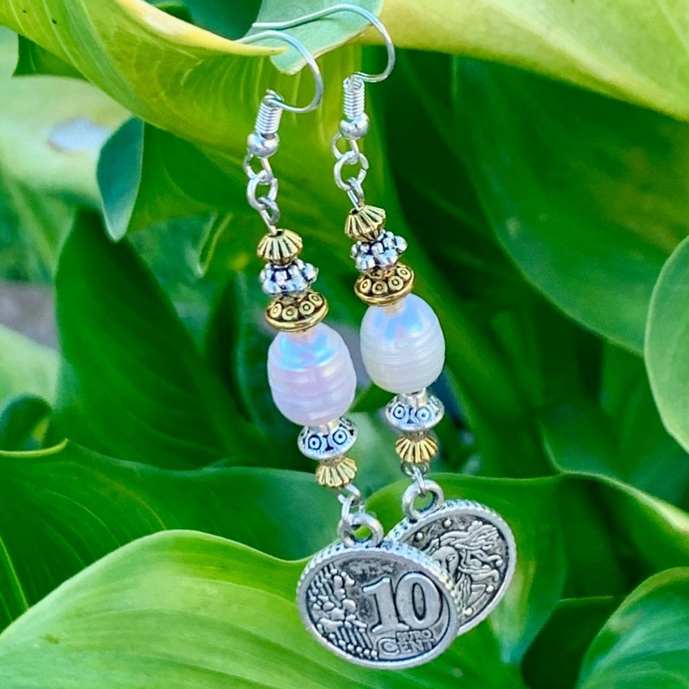Freshwater pearl coin arabian style earrings